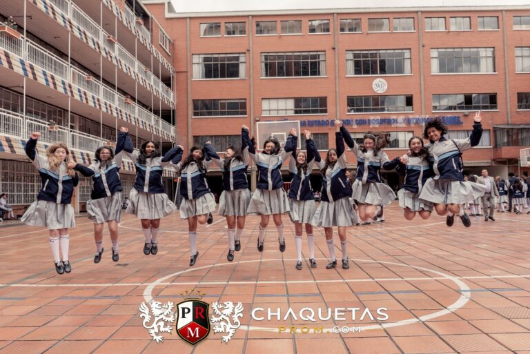 Modelos Varsity, Hoodies y Rompevientos